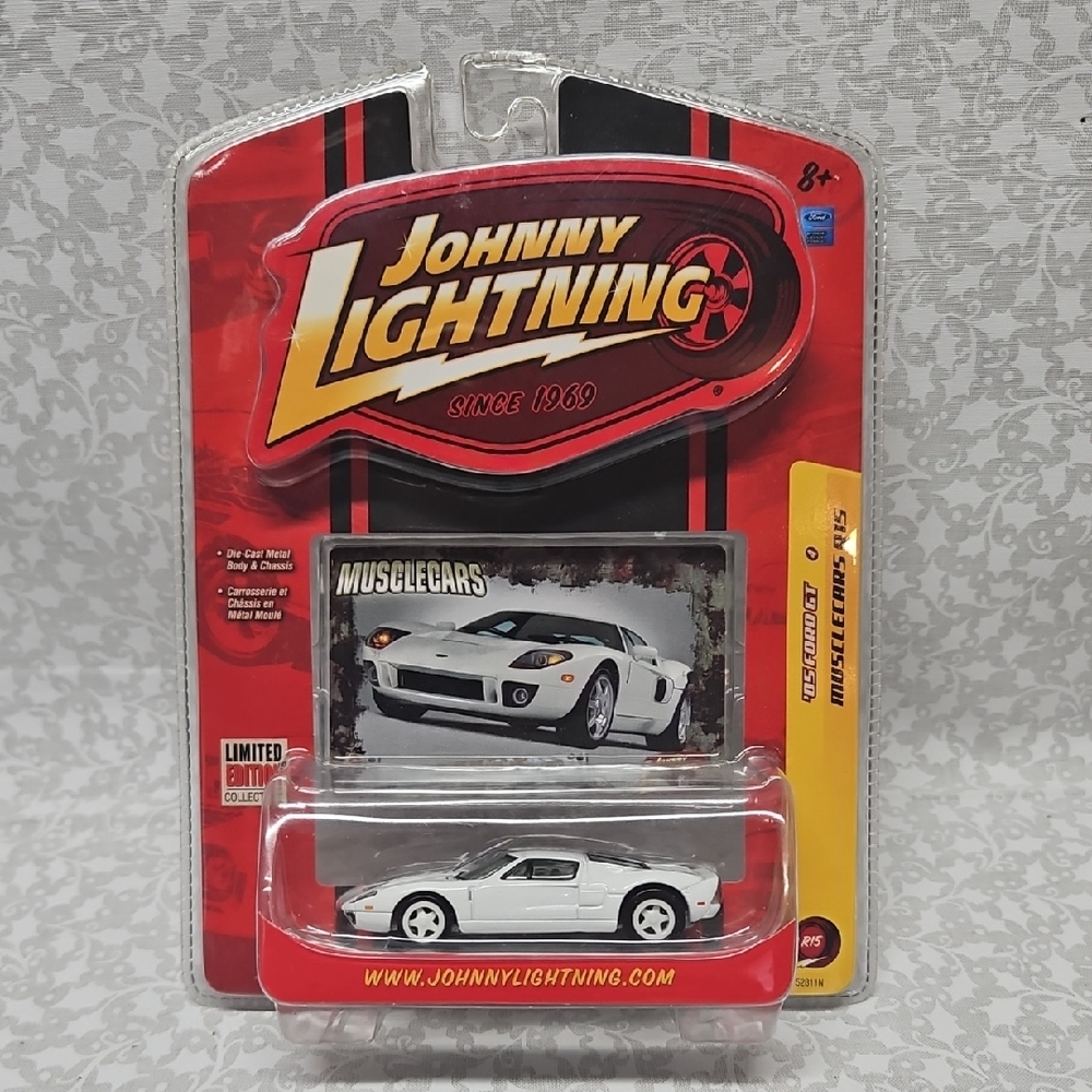 Johnny Lightning White '05 Ford GT Muscle Cars R15 Limited Edition